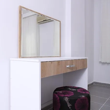 Sunset Village מלון