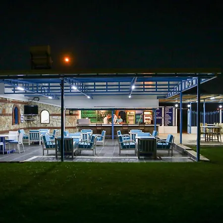 מלון Sunset Village