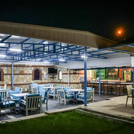 Sunset Village מלון 2*