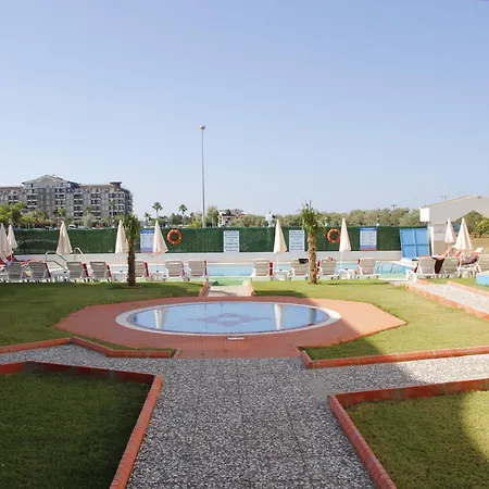 מלון Sunset Village 2*