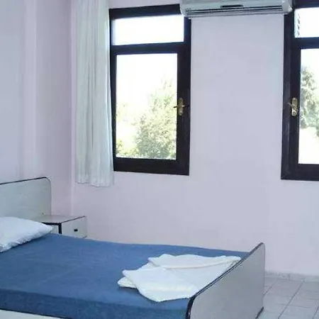 Sunset Village מלון 2*