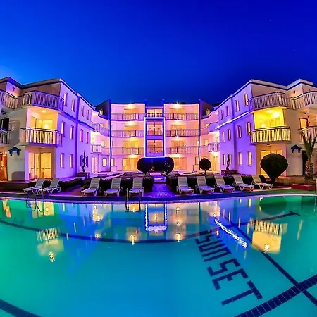 Sunset Village Hotel 2*