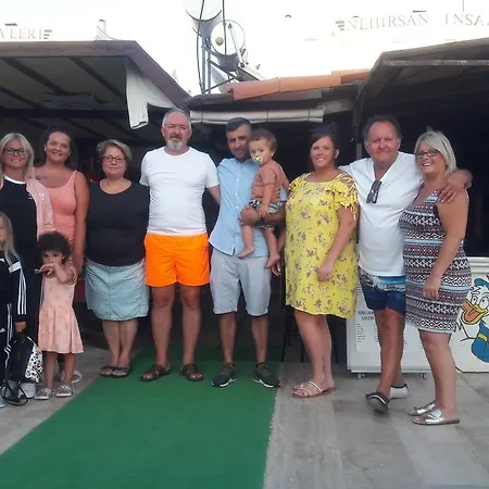 Sunset Village מלון