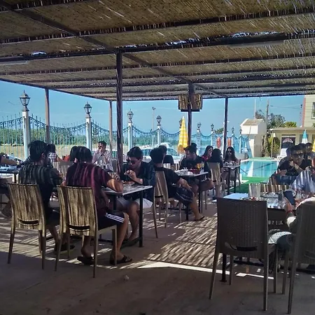 מלון Sunset Village 2*