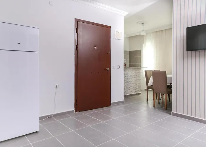 Sunset Village Hotel 2*